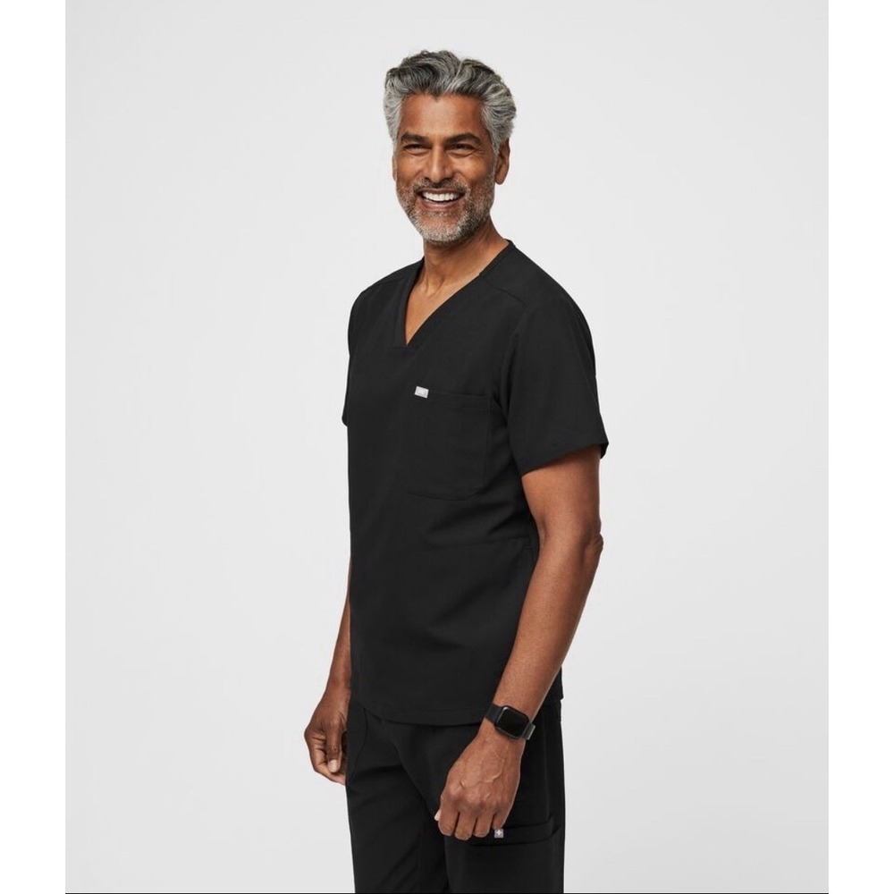 FIGS Chisec TM3000 Men's Medium Black Technical Collection V-Neck Scrub Top